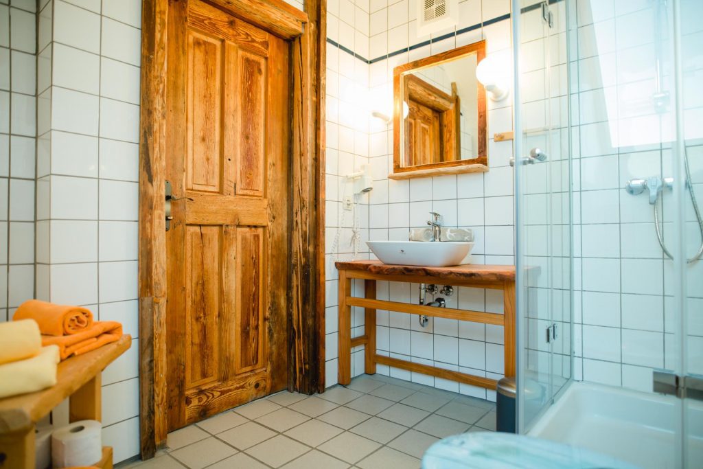 Badezimmer eines Gästezimmers, Weingut Pongratz - Foto © Karin Bergmann