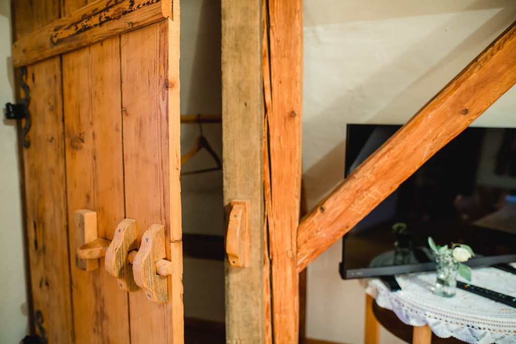 Schranktür im Gästezimmer, Weingut Pongratz - Foto © Karin Bergmann