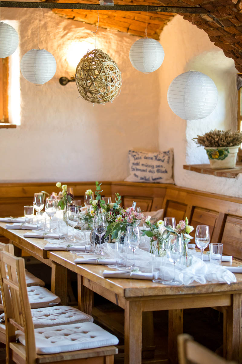 Tafel im Gewölbesaal, Weingut Pongratz - Foto © Rob and Deanna